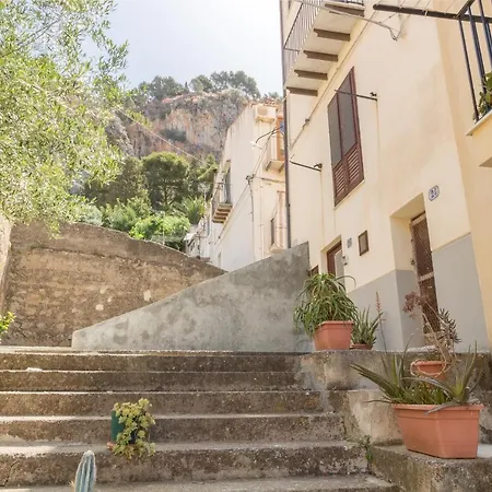 Domus Aurea Borgo House * Чефалу